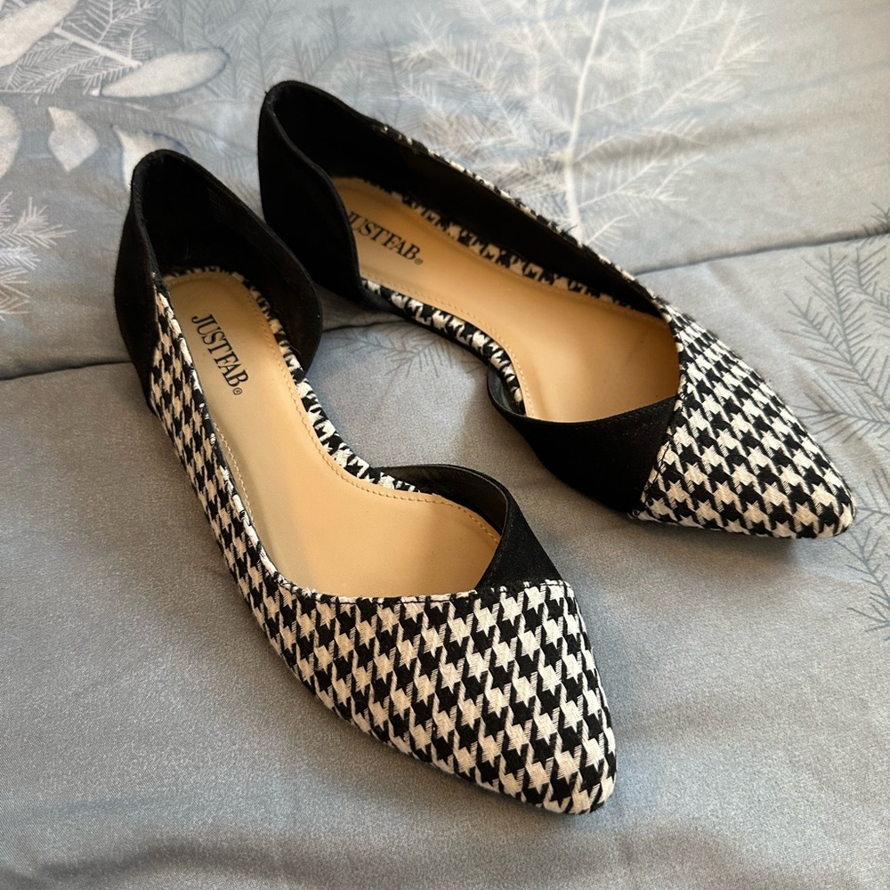 Like New JustFab Black and White Houndstooth Pointed D'Orsay Flats Sz 7